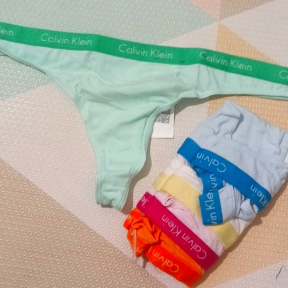 Calvin Klein 5 Thongs Pack - Picture 2 of 7